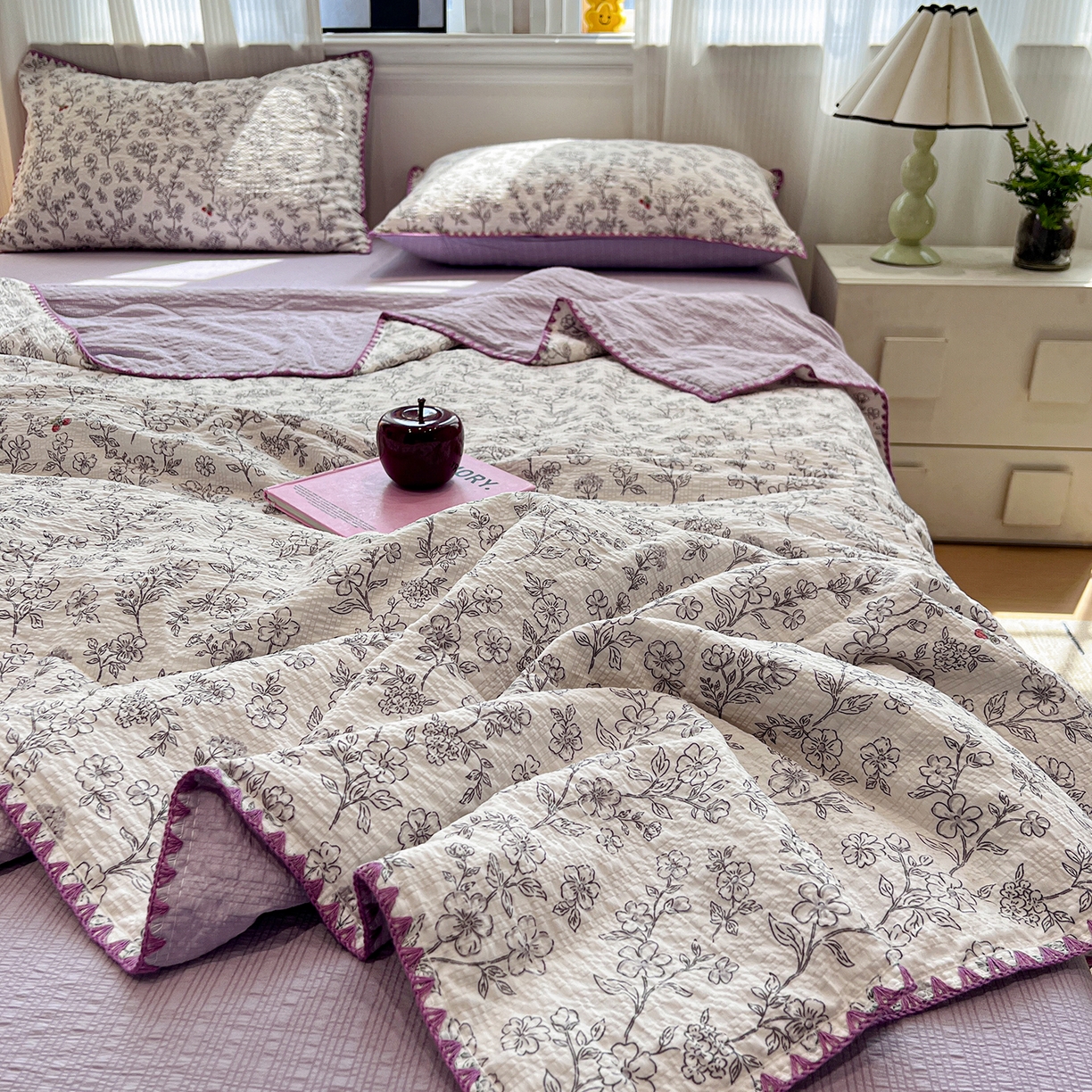 91家纺网 家纺一手货源 找家纺 仟网汇 2026新款三角针贝壳边泡芙纱夏被四件套 三角针夏被-花影