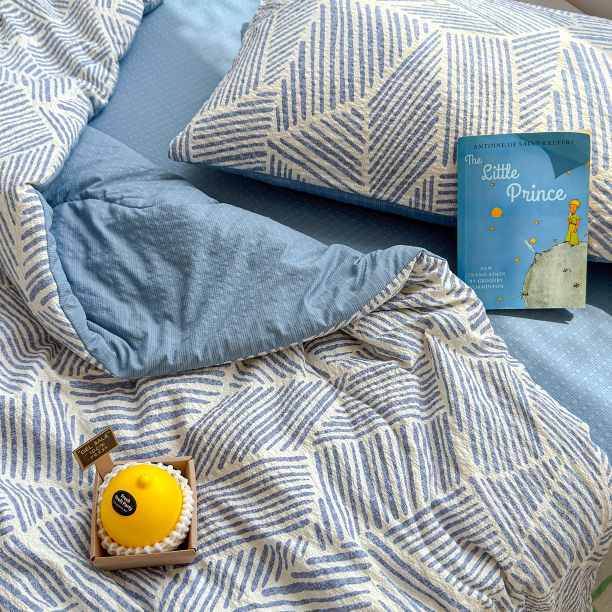 91家纺网 家纺一手货源 找家纺 玉海棠家纺 2026新款云感泡芙棉夏被空调被夏凉被四件套 蓝白织序