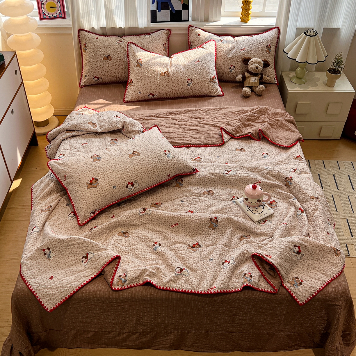 91家纺网 家纺一手货源 找家纺 仟网汇 2026新款三角针贝壳边泡芙纱夏被四件套 三角针夏被-欢乐时光