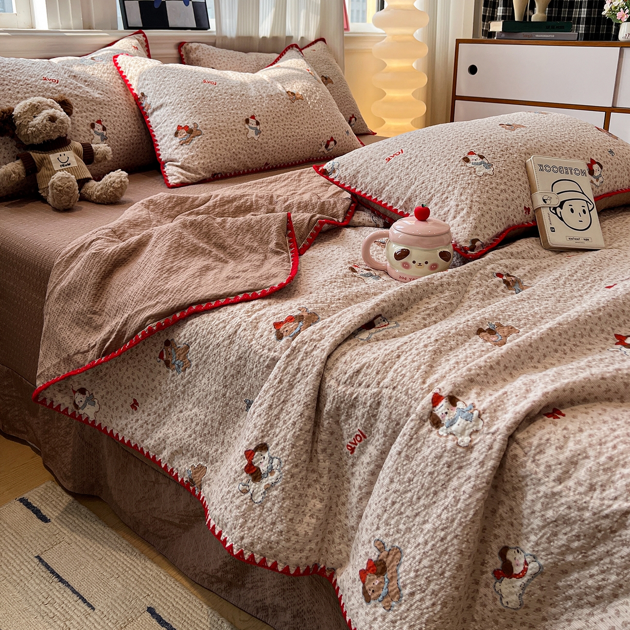 91家纺网 家纺一手货源 找家纺 仟网汇 2026新款三角针贝壳边泡芙纱夏被四件套 三角针夏被-欢乐时光