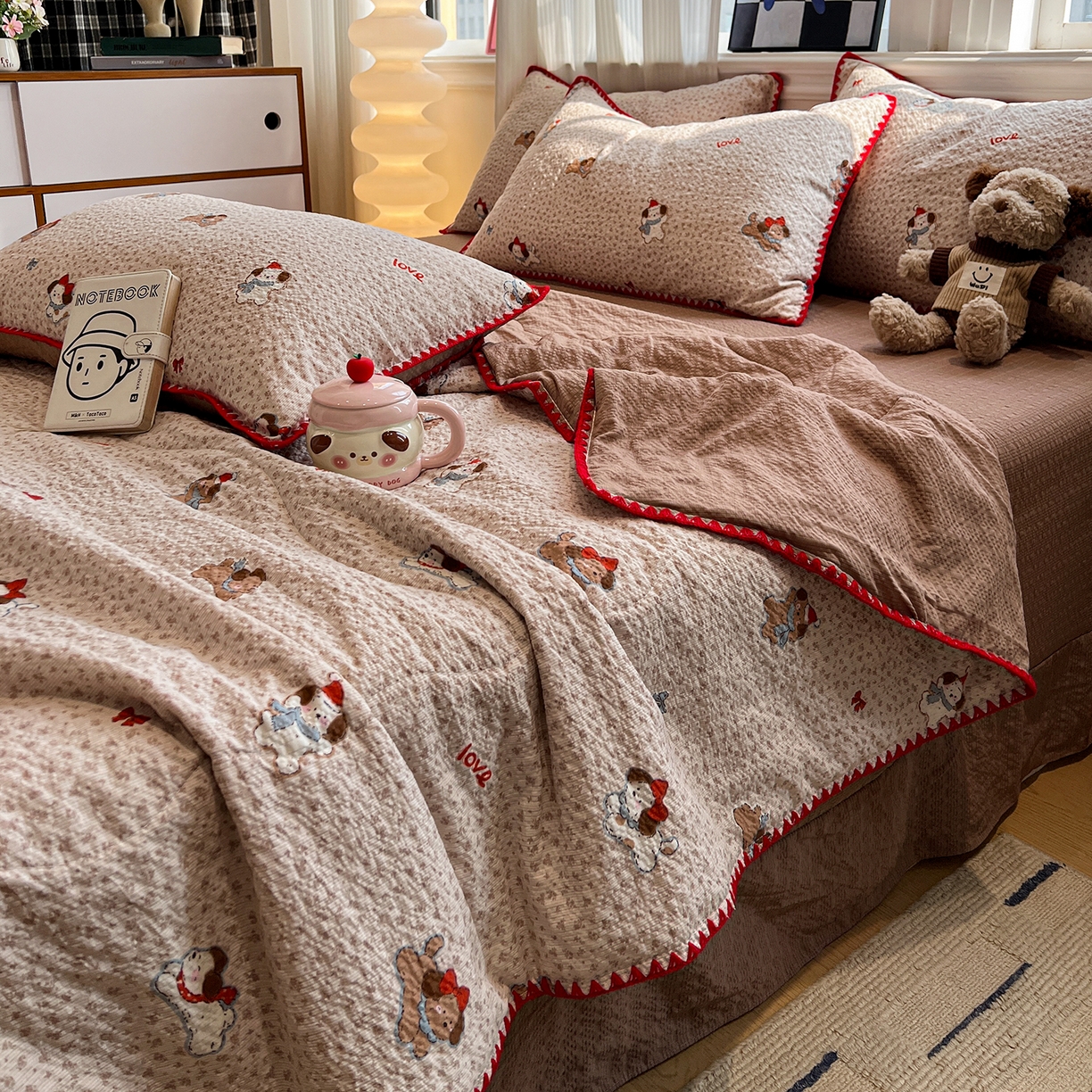 91家纺网 家纺一手货源 找家纺 仟网汇 2026新款三角针贝壳边泡芙纱夏被四件套 三角针夏被-欢乐时光