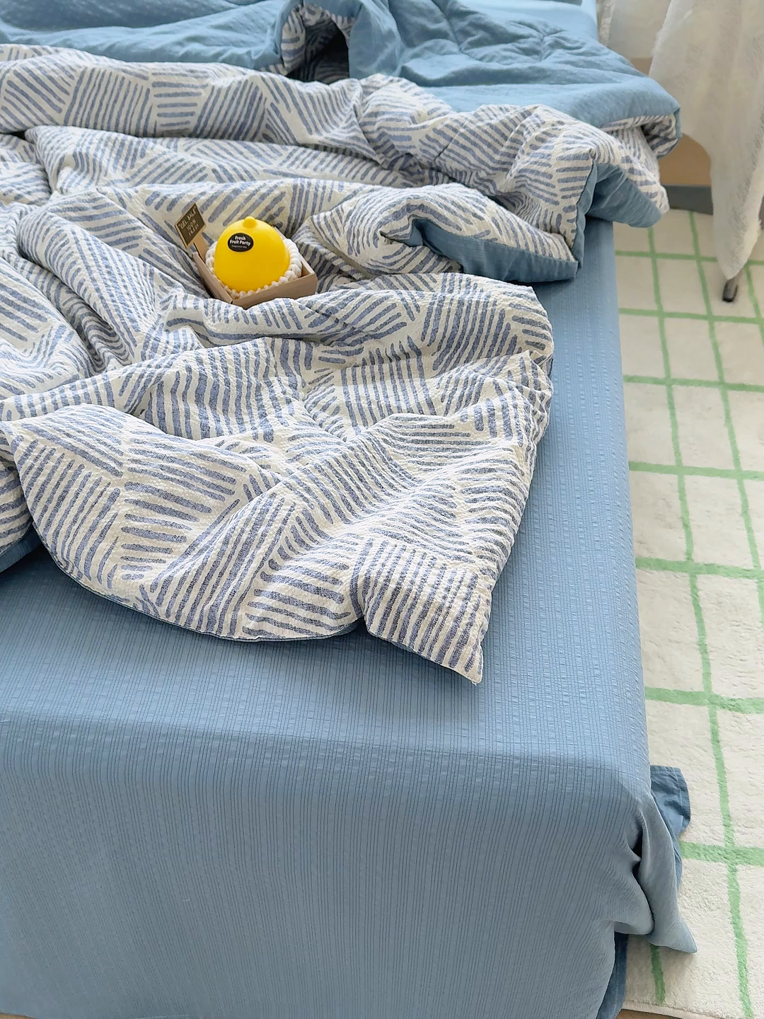 91家纺网 家纺一手货源 找家纺 玉海棠家纺 2026新款云感泡芙棉夏被空调被夏凉被四件套 蓝白织序