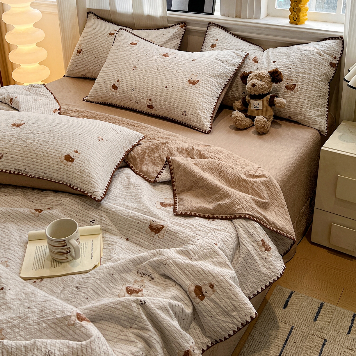 91家纺网 家纺一手货源 找家纺 仟网汇 2026新款三角针贝壳边泡芙纱夏被四件套 三角针夏被-欢乐修狗