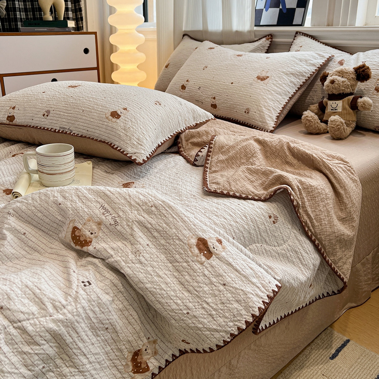 91家纺网 家纺一手货源 找家纺 仟网汇 2026新款三角针贝壳边泡芙纱夏被四件套 三角针夏被-欢乐修狗