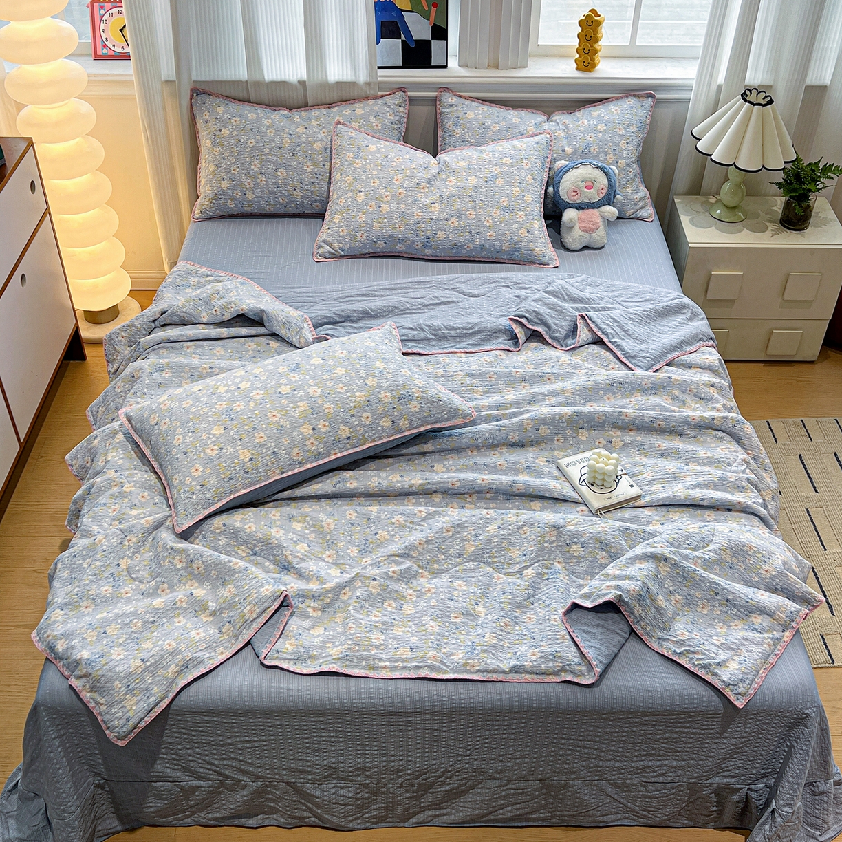 91家纺网 家纺一手货源 找家纺 仟网汇 2026新款三角针贝壳边泡芙纱夏被四件套 三角针夏被-蓝樱