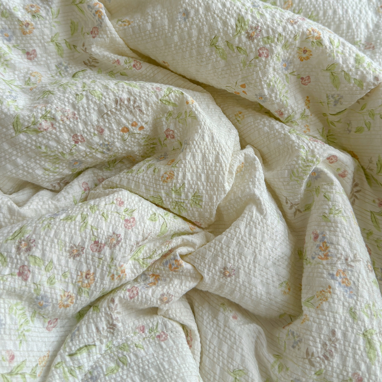 91家纺网 家纺一手货源 找家纺 玉海棠家纺 2026新款云感泡芙棉夏被空调被夏凉被四件套 浅夏