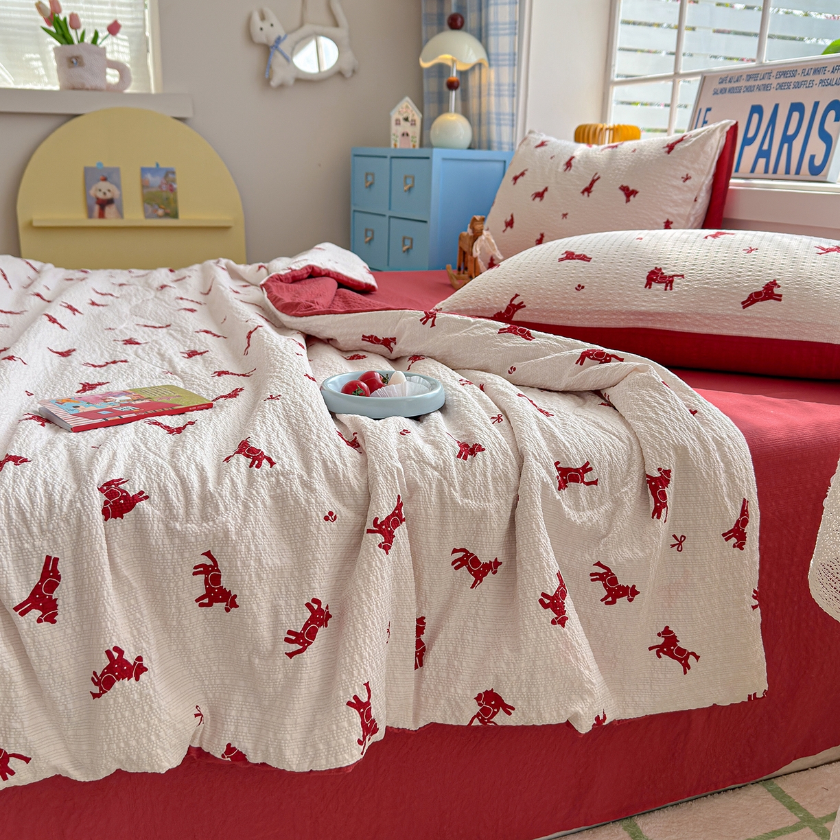 91家纺网 家纺一手货源 找家纺 玉海棠家纺 2026新款云感泡芙棉夏被空调被夏凉被四件套 轻梦赤马