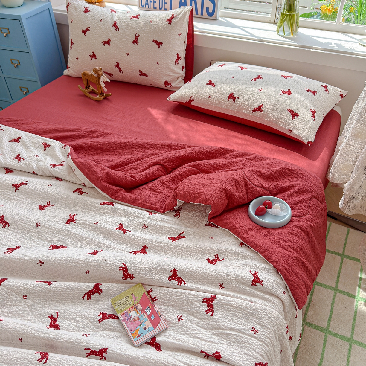 91家纺网 家纺一手货源 找家纺 玉海棠家纺 2026新款云感泡芙棉夏被空调被夏凉被四件套 轻梦赤马