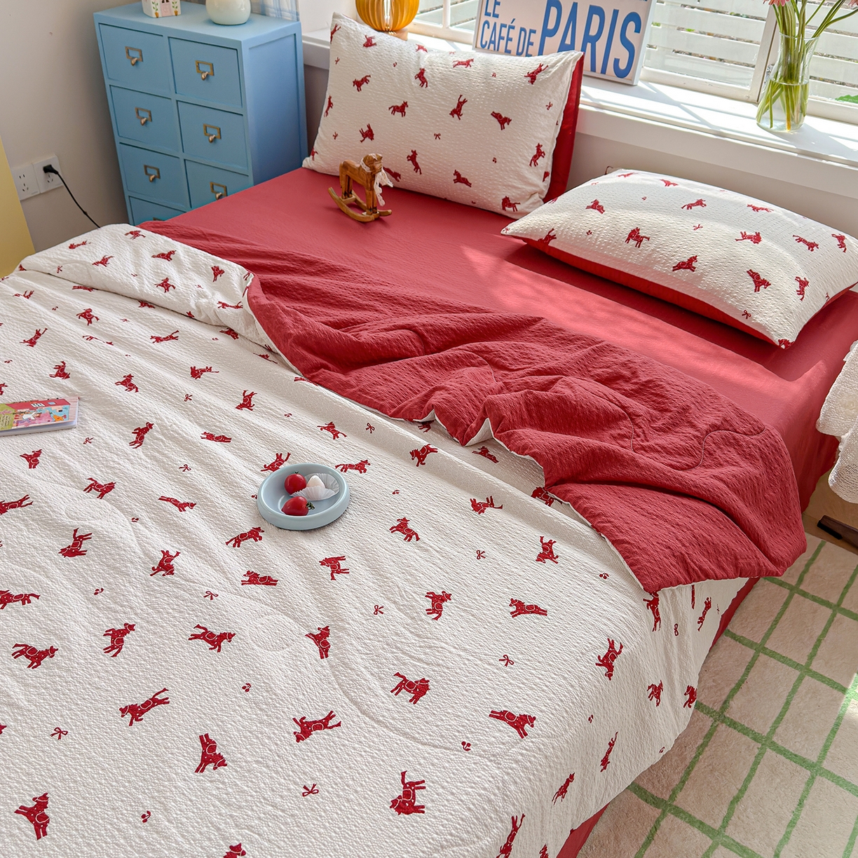 91家纺网 家纺一手货源 找家纺 玉海棠家纺 2026新款云感泡芙棉夏被空调被夏凉被四件套 轻梦赤马