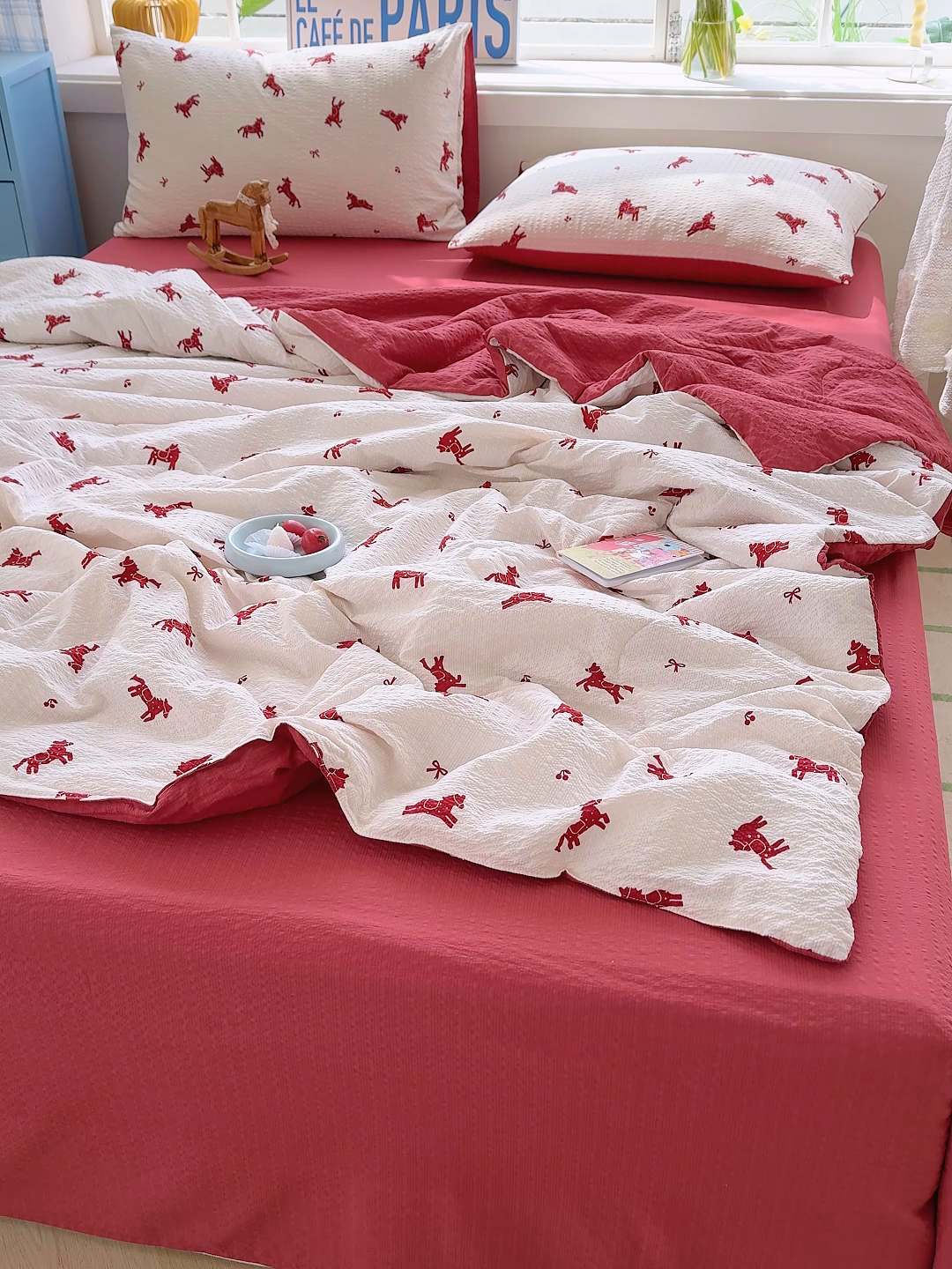 91家纺网 家纺一手货源 找家纺 玉海棠家纺 2026新款云感泡芙棉夏被空调被夏凉被四件套 轻梦赤马