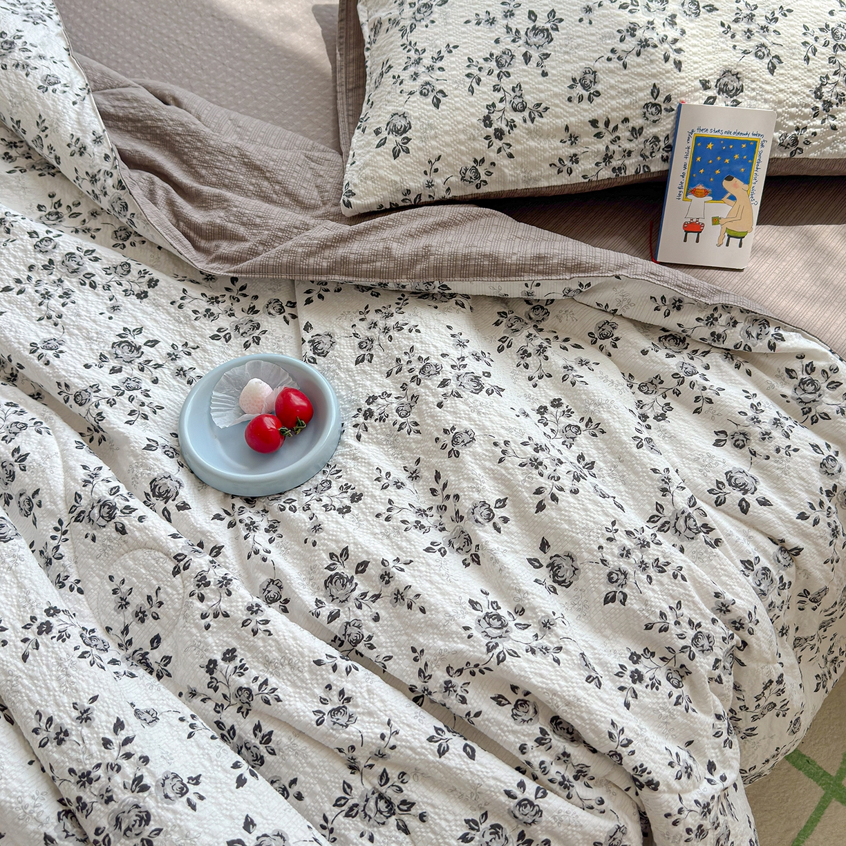 91家纺网 家纺一手货源 找家纺 玉海棠家纺 2026新款云感泡芙棉夏被空调被夏凉被四件套 疏影