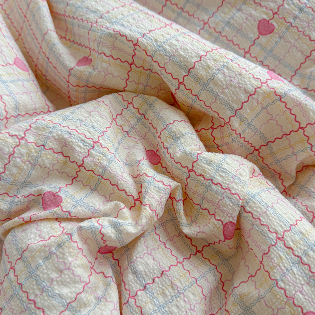 91家纺网 家纺一手货源 找家纺 玉海棠家纺 2026新款云感泡芙棉夏被空调被夏凉被四件套 心遇格纹