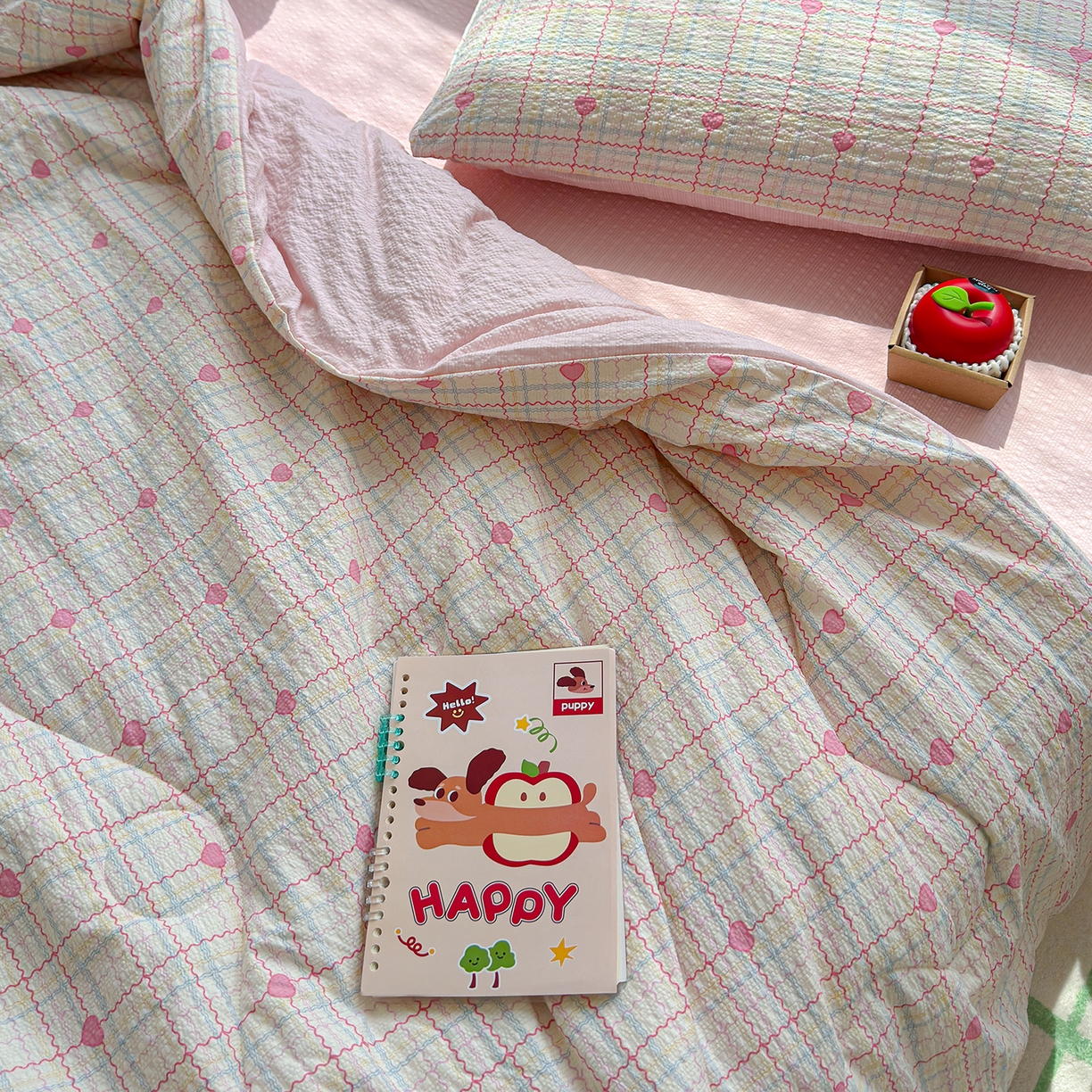 91家纺网 家纺一手货源 找家纺 玉海棠家纺 2026新款云感泡芙棉夏被空调被夏凉被四件套 心遇格纹