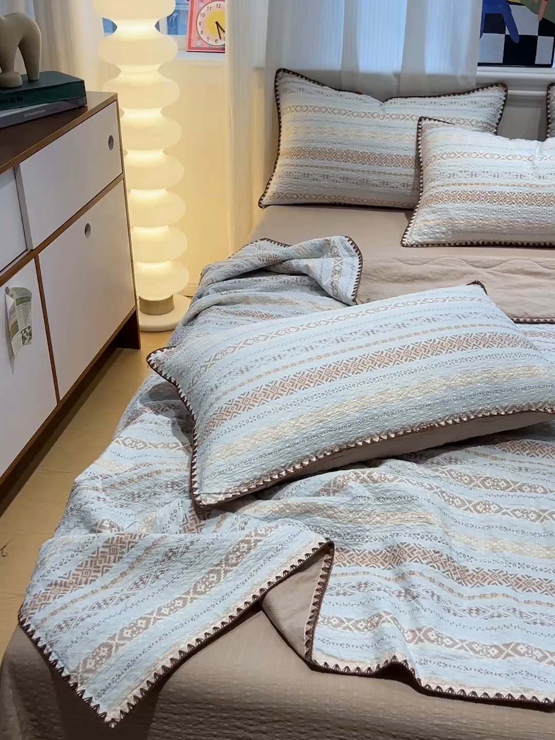 91家纺网 家纺一手货源 找家纺 仟网汇 2026新款三角针贝壳边泡芙纱夏被四件套 三角针夏被-米希娅