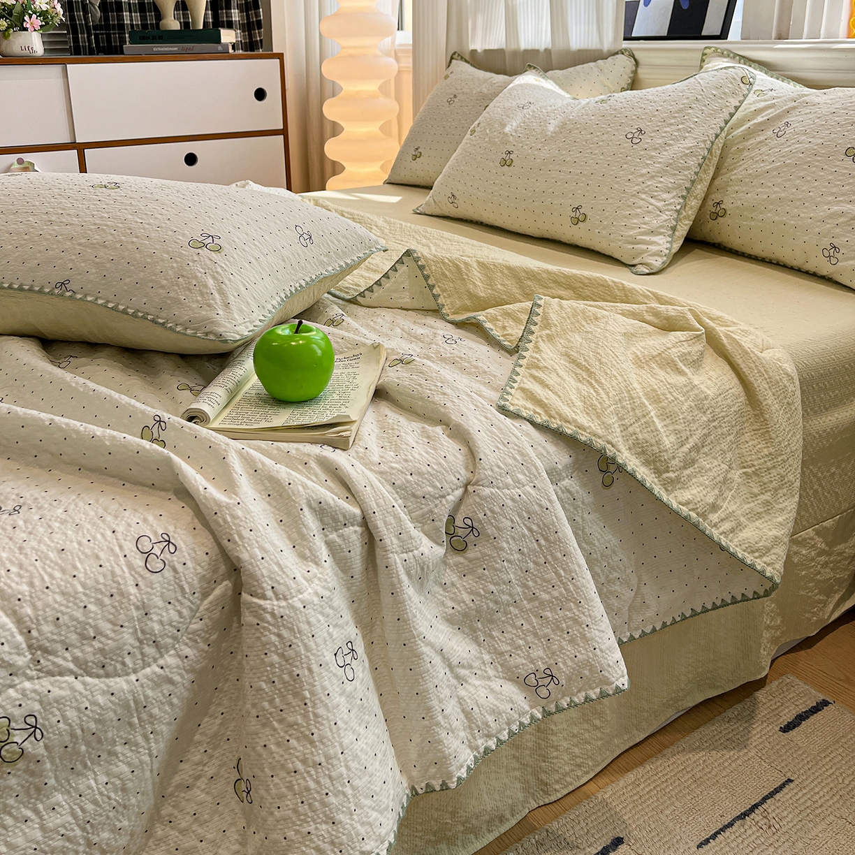 91家纺网 家纺一手货源 找家纺 仟网汇 2026新款三角针贝壳边泡芙纱夏被四件套 三角针夏被-青色樱桃