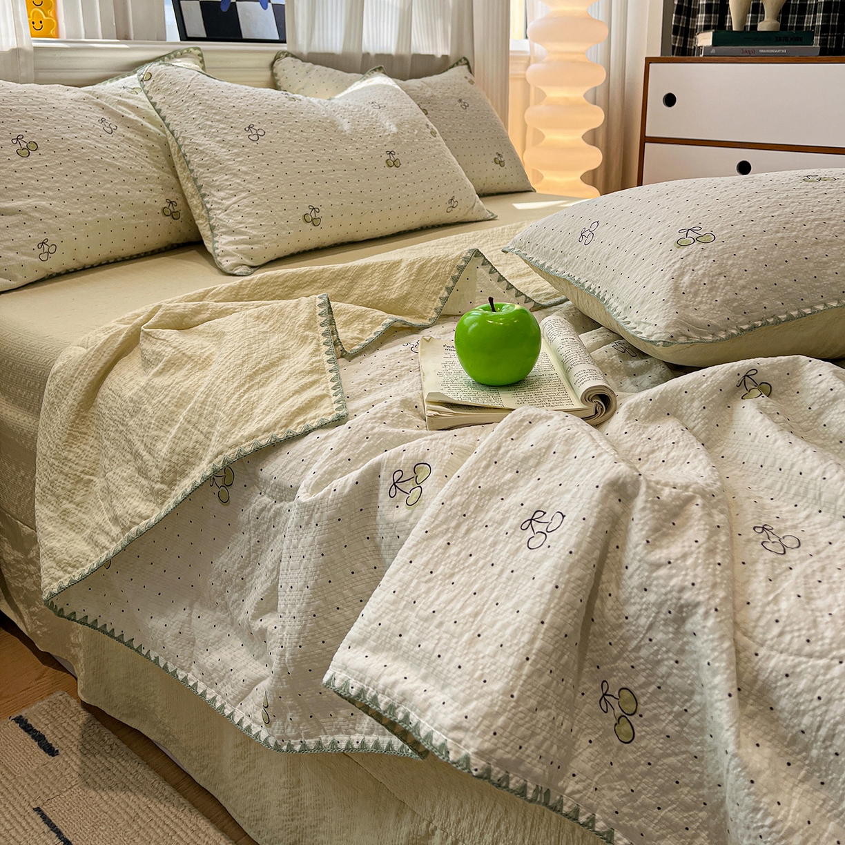 91家纺网 家纺一手货源 找家纺 仟网汇 2026新款三角针贝壳边泡芙纱夏被四件套 三角针夏被-青色樱桃