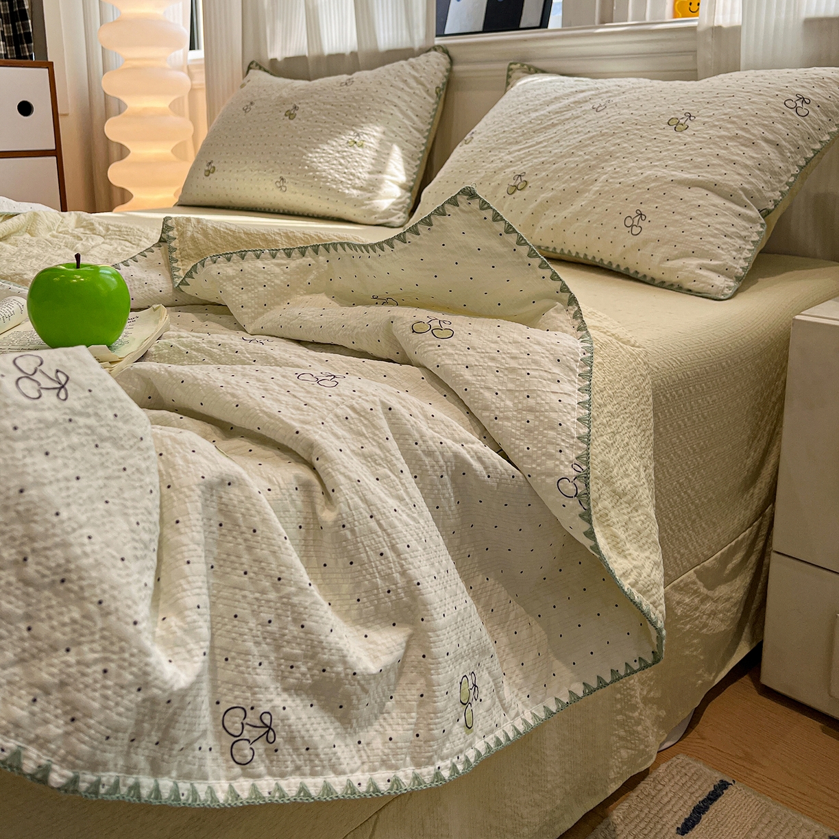 91家纺网 家纺一手货源 找家纺 仟网汇 2026新款三角针贝壳边泡芙纱夏被四件套 三角针夏被-青色樱桃