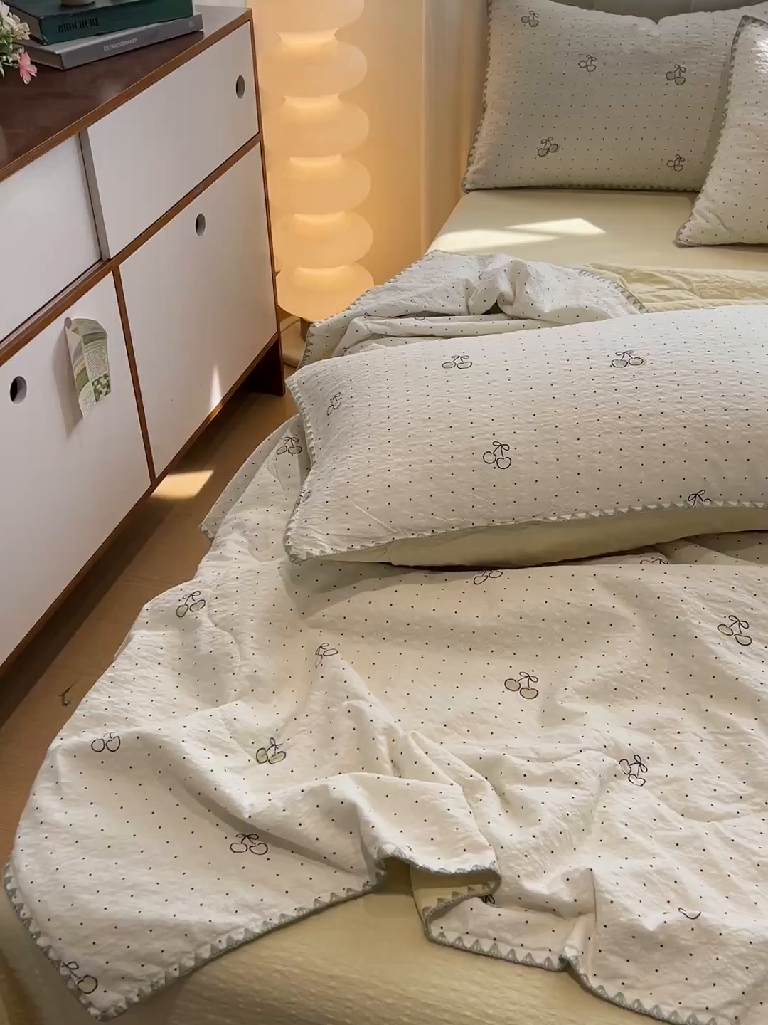 91家纺网 家纺一手货源 找家纺 仟网汇 2026新款三角针贝壳边泡芙纱夏被四件套 三角针夏被-青色樱桃