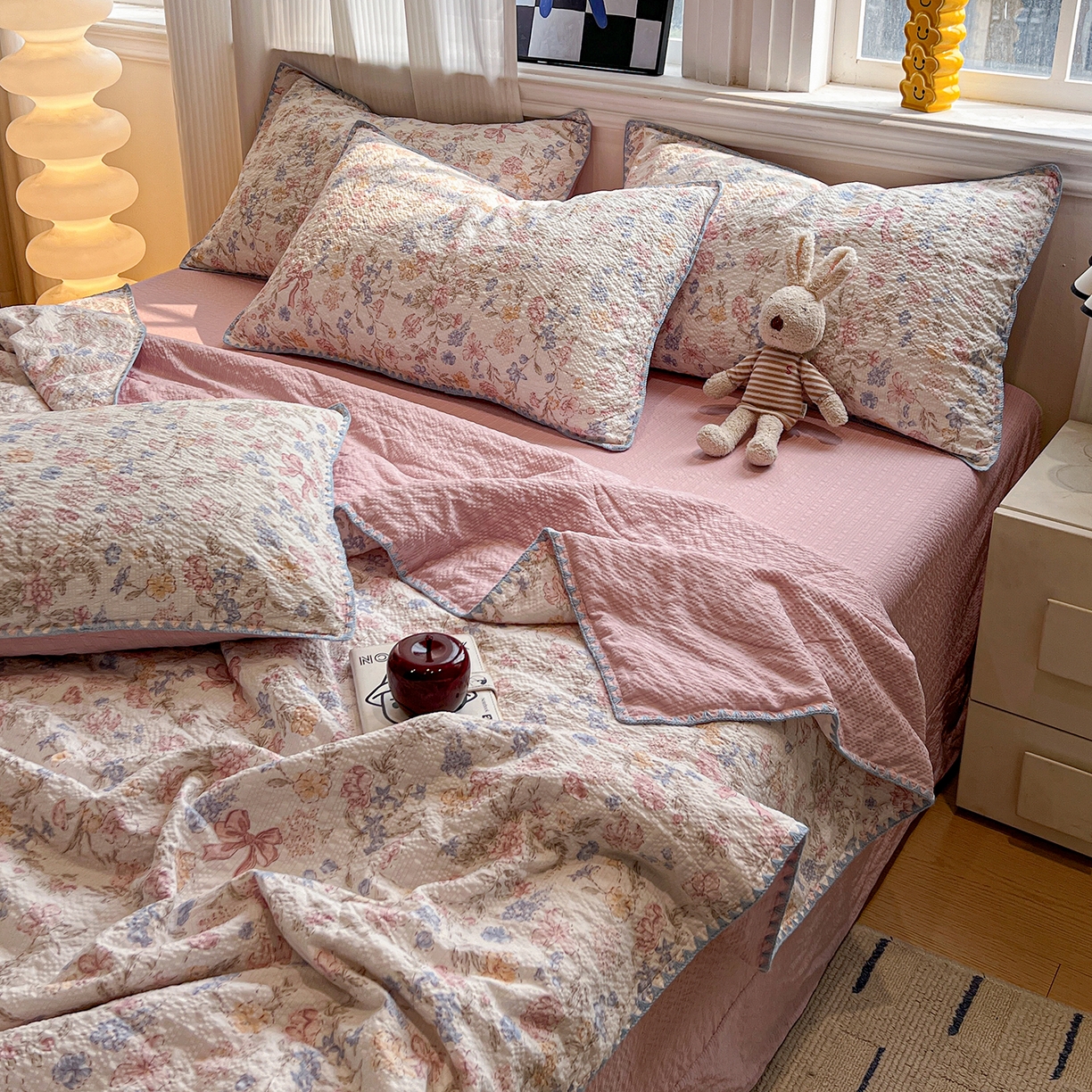 91家纺网 家纺一手货源 找家纺 仟网汇 2026新款三角针贝壳边泡芙纱夏被四件套 三角针夏被-诗意柔