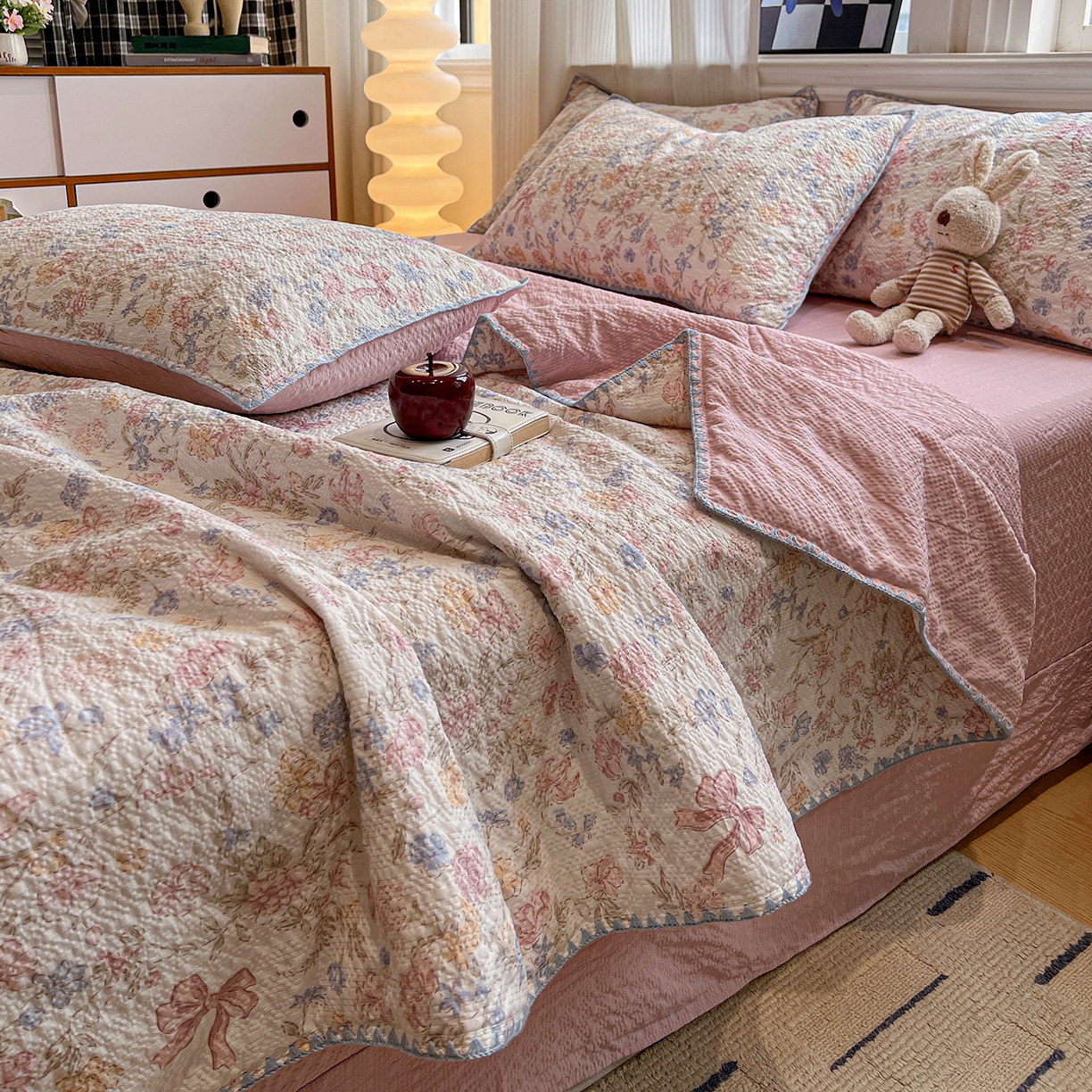 91家纺网 家纺一手货源 找家纺 仟网汇 2026新款三角针贝壳边泡芙纱夏被四件套 三角针夏被-诗意柔