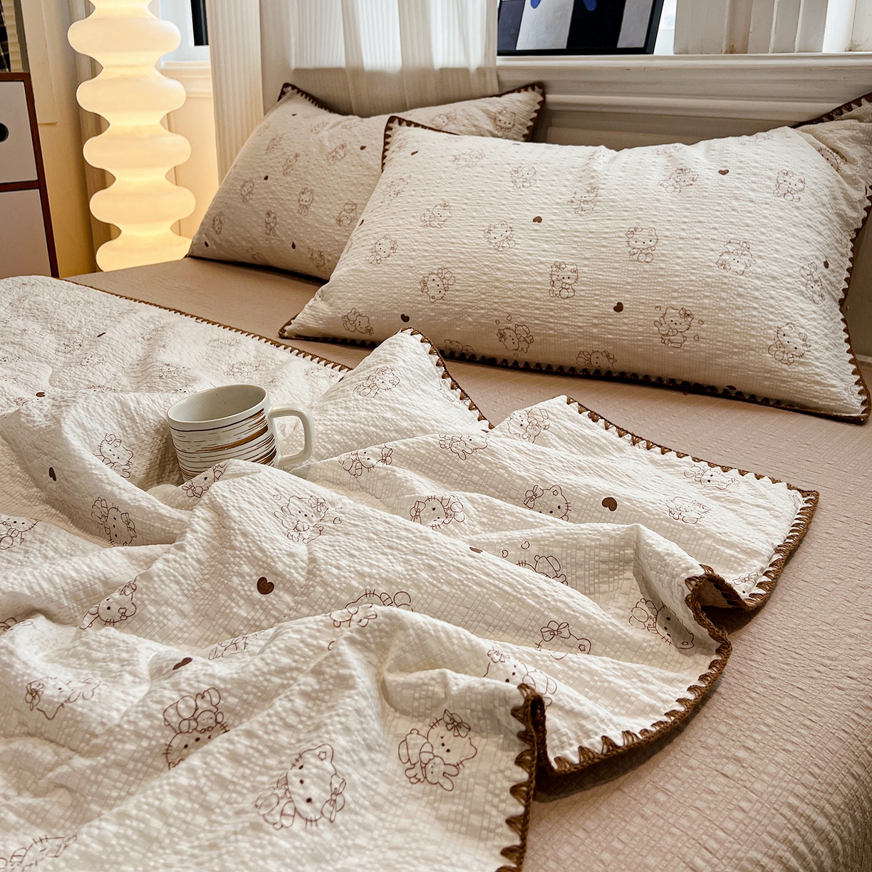 91家纺网 家纺一手货源 找家纺 仟网汇 2026新款三角针贝壳边泡芙纱夏被四件套 三角针夏被-甜心KT