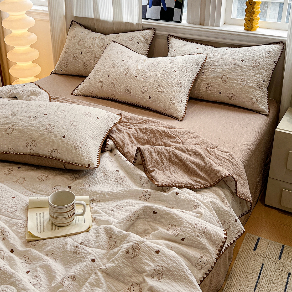 91家纺网 家纺一手货源 找家纺 仟网汇 2026新款三角针贝壳边泡芙纱夏被四件套 三角针夏被-甜心KT