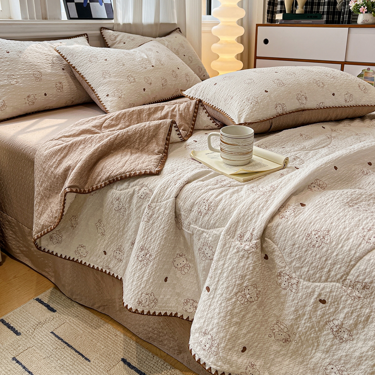 91家纺网 家纺一手货源 找家纺 仟网汇 2026新款三角针贝壳边泡芙纱夏被四件套 三角针夏被-甜心KT