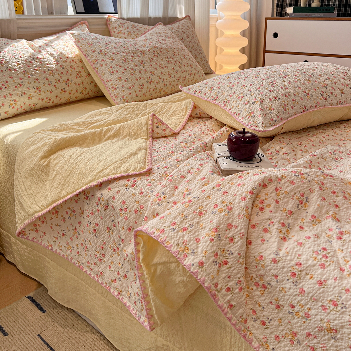 91家纺网 家纺一手货源 找家纺 仟网汇 2026新款三角针贝壳边泡芙纱夏被四件套 三角针夏被-心愿