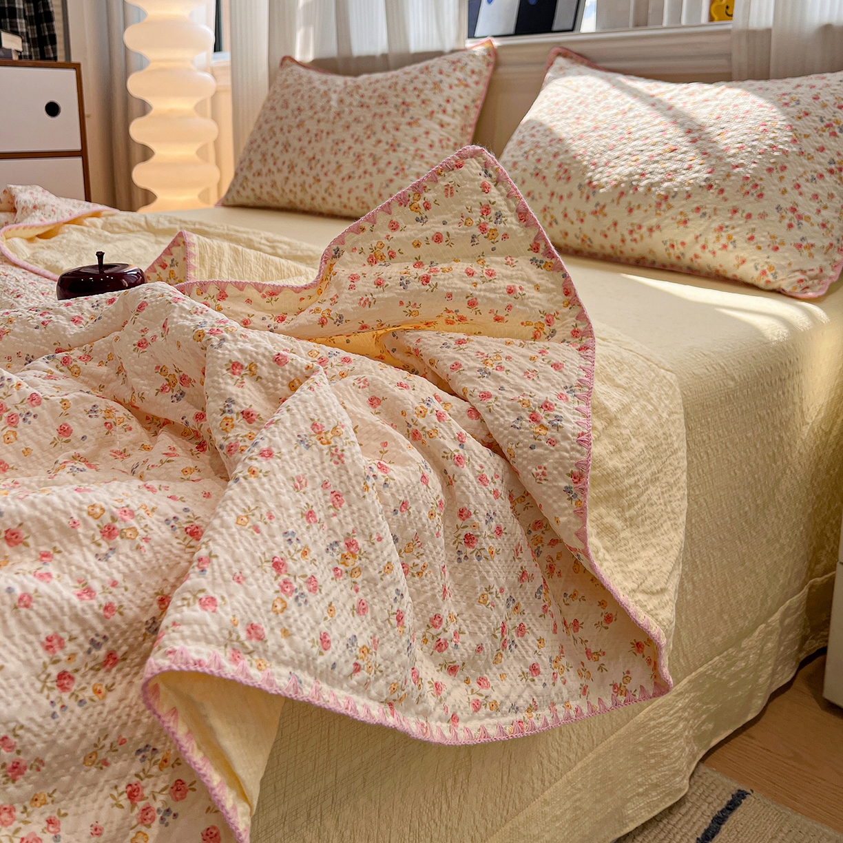 91家纺网 家纺一手货源 找家纺 仟网汇 2026新款三角针贝壳边泡芙纱夏被四件套 三角针夏被-心愿