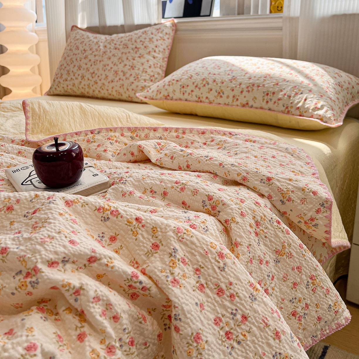 91家纺网 家纺一手货源 找家纺 仟网汇 2026新款三角针贝壳边泡芙纱夏被四件套 三角针夏被-心愿