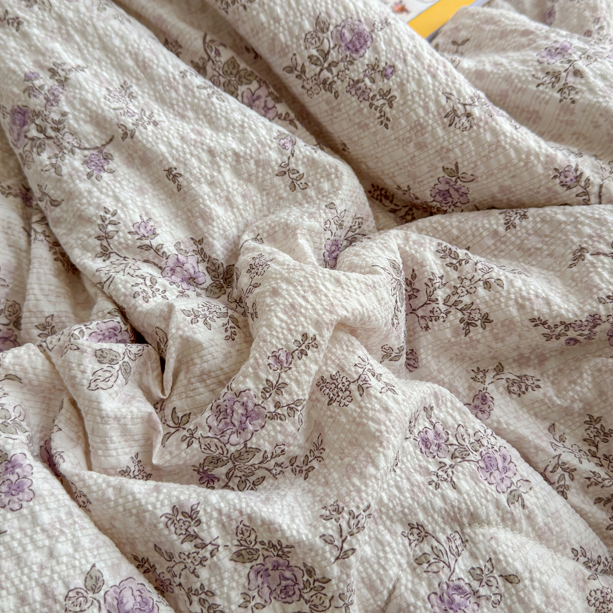 91家纺网 家纺一手货源 找家纺 玉海棠家纺 2026新款云感泡芙棉夏被空调被夏凉被四件套 紫黛花语
