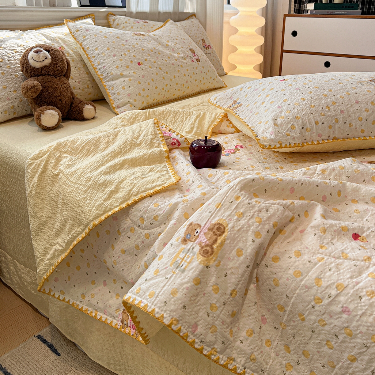 91家纺网 家纺一手货源 找家纺 仟网汇 2026新款三角针贝壳边泡芙纱夏被四件套 三角针夏被-棕熊宝贝