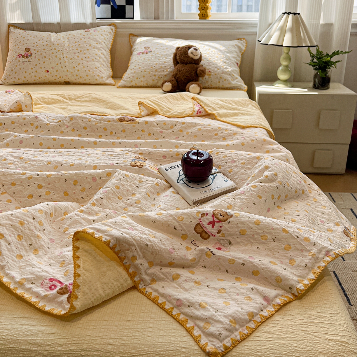 91家纺网 家纺一手货源 找家纺 仟网汇 2026新款三角针贝壳边泡芙纱夏被四件套 三角针夏被-棕熊宝贝