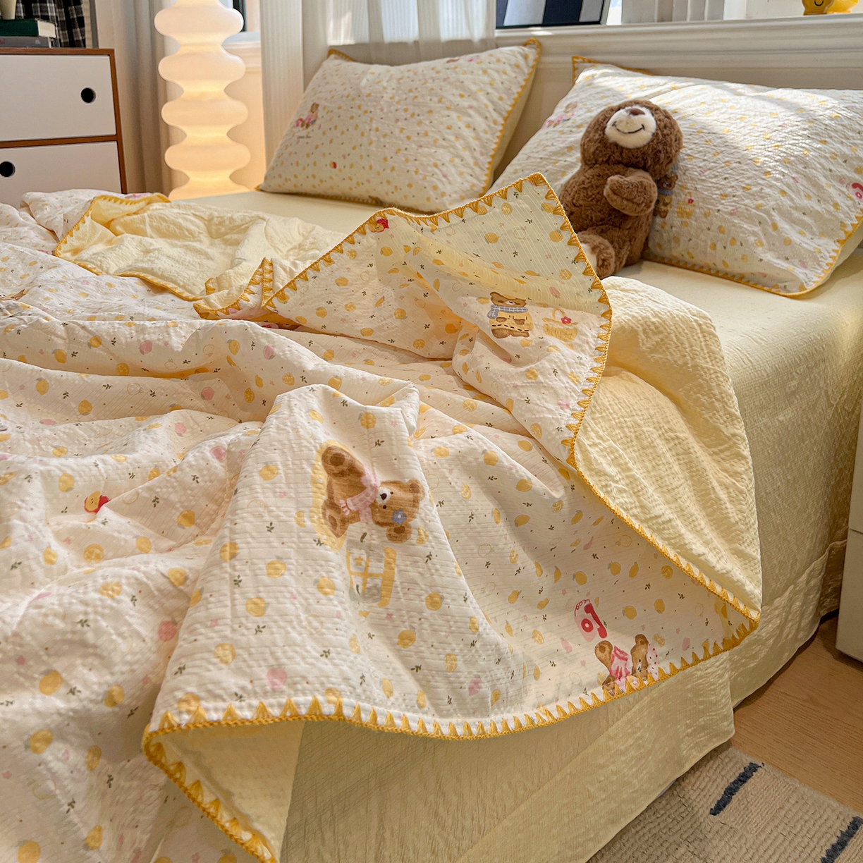 91家纺网 家纺一手货源 找家纺 仟网汇 2026新款三角针贝壳边泡芙纱夏被四件套 三角针夏被-棕熊宝贝