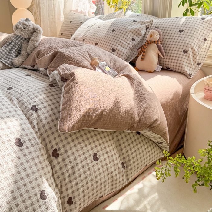 91家纺网 家纺一手货源 找家纺 丝芙妮家居 2026新款皱皱棉双层纱泡芙棉四件套 格纹爱心