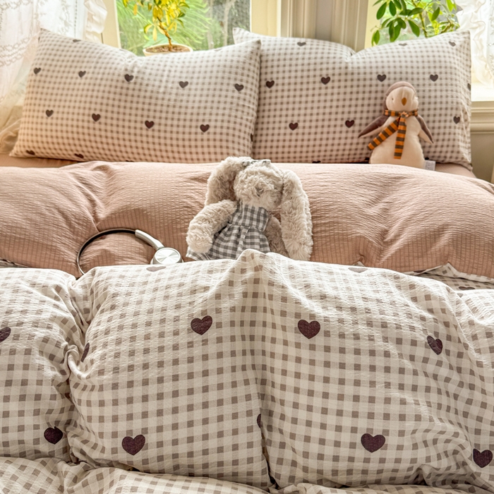 91家纺网 家纺一手货源 找家纺 丝芙妮家居 2026新款皱皱棉双层纱泡芙棉四件套 格纹爱心