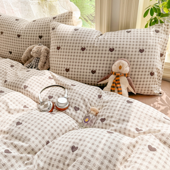 91家纺网 家纺一手货源 找家纺 丝芙妮家居 2026新款皱皱棉双层纱泡芙棉四件套 格纹爱心