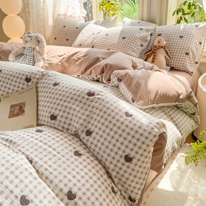 91家纺网 家纺一手货源 找家纺 丝芙妮家居 2026新款皱皱棉双层纱泡芙棉四件套 格纹爱心