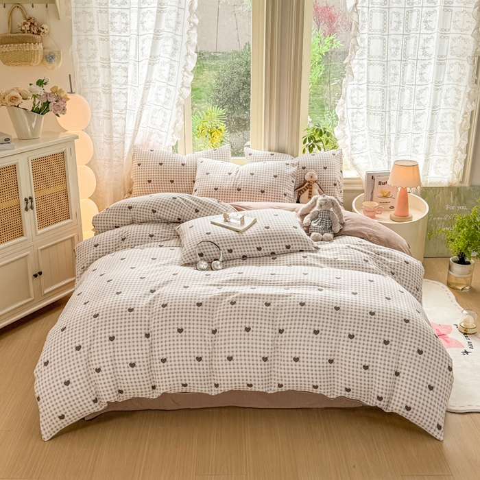 91家纺网 家纺一手货源 找家纺 丝芙妮家居 2026新款皱皱棉双层纱泡芙棉四件套 格纹爱心