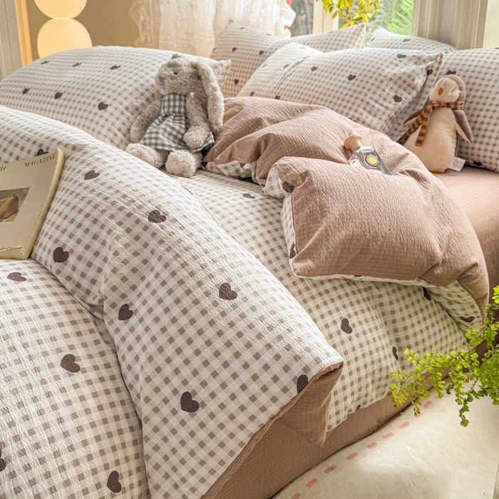 91家纺网 家纺一手货源 找家纺 丝芙妮家居 2026新款皱皱棉双层纱泡芙棉四件套 格纹爱心