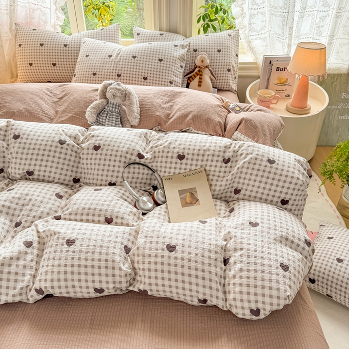 91家纺网 家纺一手货源 找家纺 丝芙妮家居 2026新款皱皱棉双层纱泡芙棉四件套 格纹爱心
