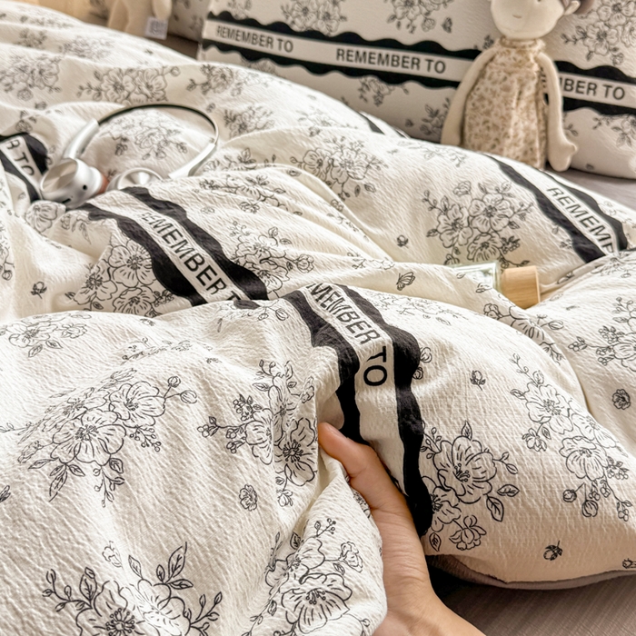 91家纺网 家纺一手货源 找家纺 丝芙妮家居 2026新款皱皱棉双层纱泡芙棉四件套 素描花海