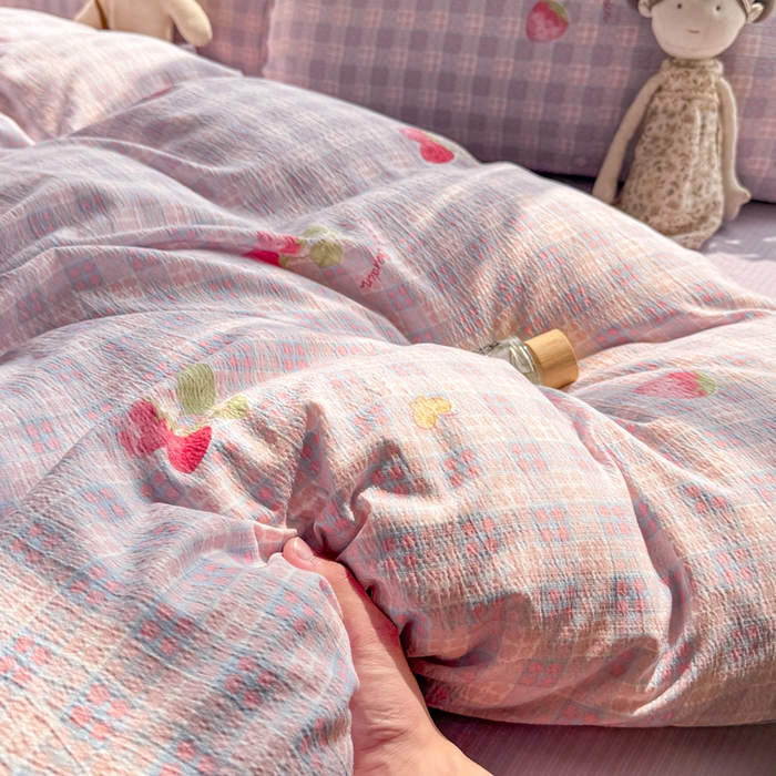 91家纺网 家纺一手货源 找家纺 丝芙妮家居 2026新款皱皱棉双层纱泡芙棉四件套 草莓奶昔