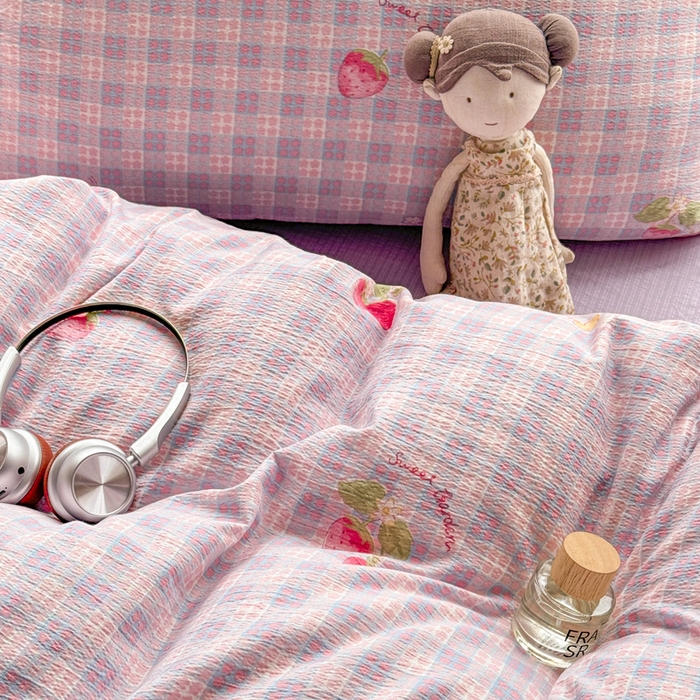 91家纺网 家纺一手货源 找家纺 丝芙妮家居 2026新款皱皱棉双层纱泡芙棉四件套 草莓奶昔