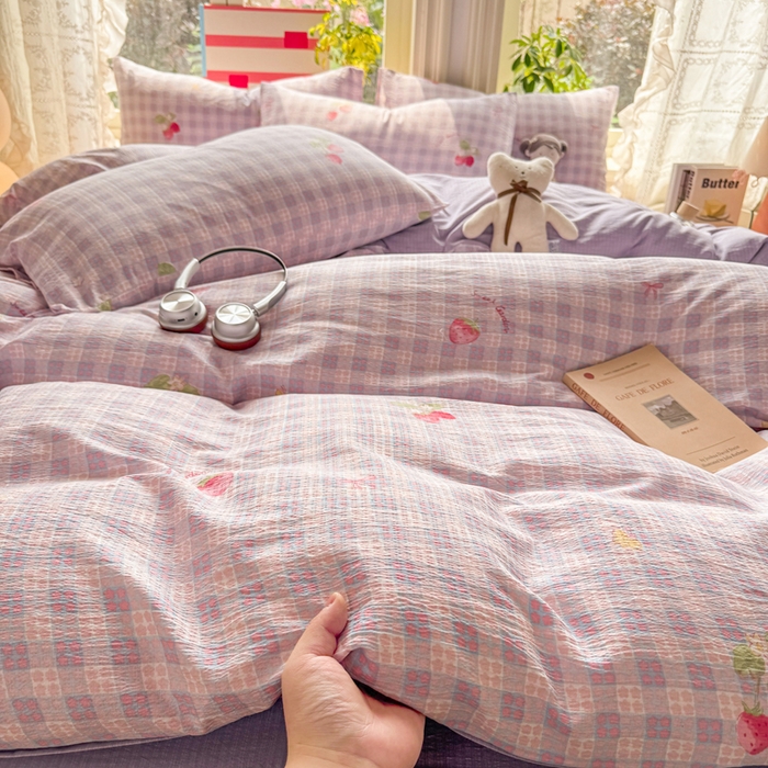 91家纺网 家纺一手货源 找家纺 丝芙妮家居 2026新款皱皱棉双层纱泡芙棉四件套 草莓奶昔