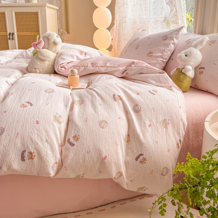 91家纺网 家纺一手货源 找家纺 丝芙妮家居 2026新款皱皱棉双层纱泡芙棉四件套 莓果冰淇淋