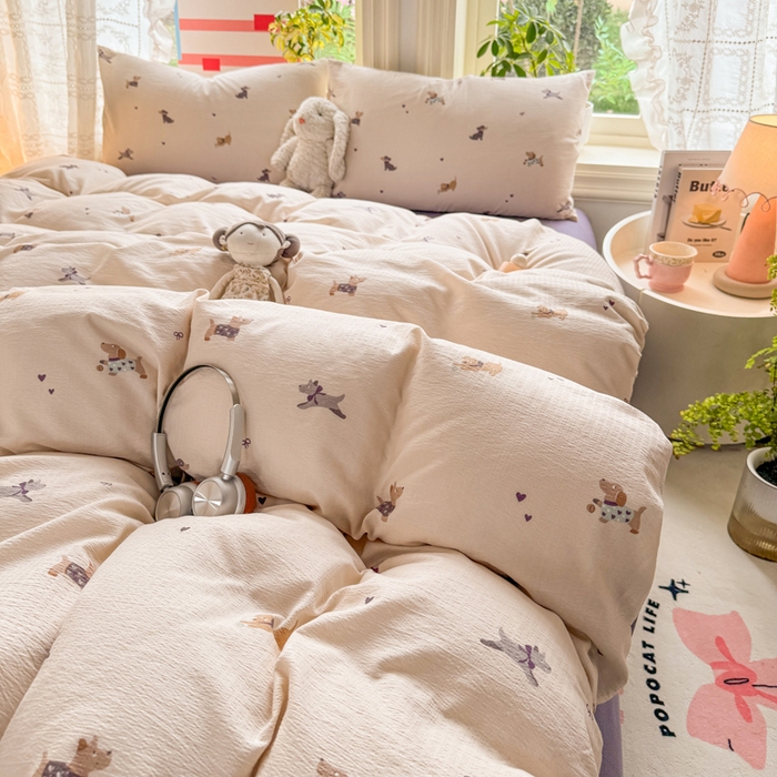 91家纺网 家纺一手货源 找家纺 丝芙妮家居 2026新款皱皱棉双层纱泡芙棉四件套 假日小狗