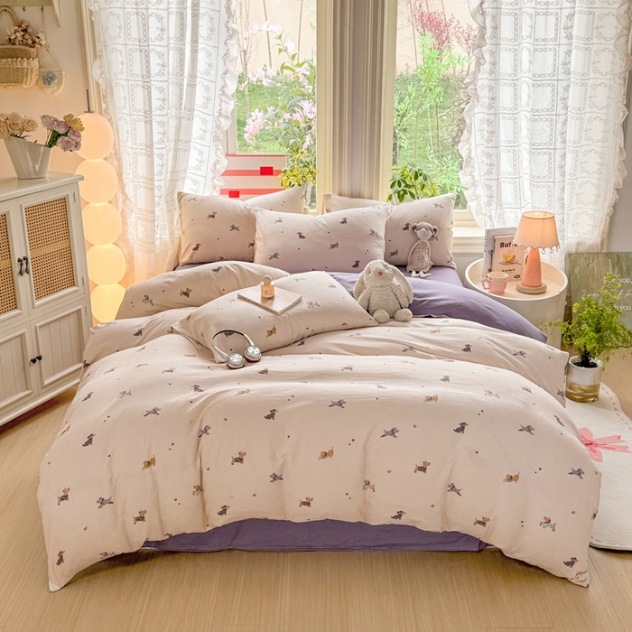 91家纺网 家纺一手货源 找家纺 丝芙妮家居 2026新款皱皱棉双层纱泡芙棉四件套 假日小狗