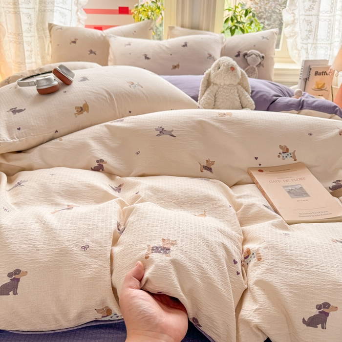 91家纺网 家纺一手货源 找家纺 丝芙妮家居 2026新款皱皱棉双层纱泡芙棉四件套 假日小狗