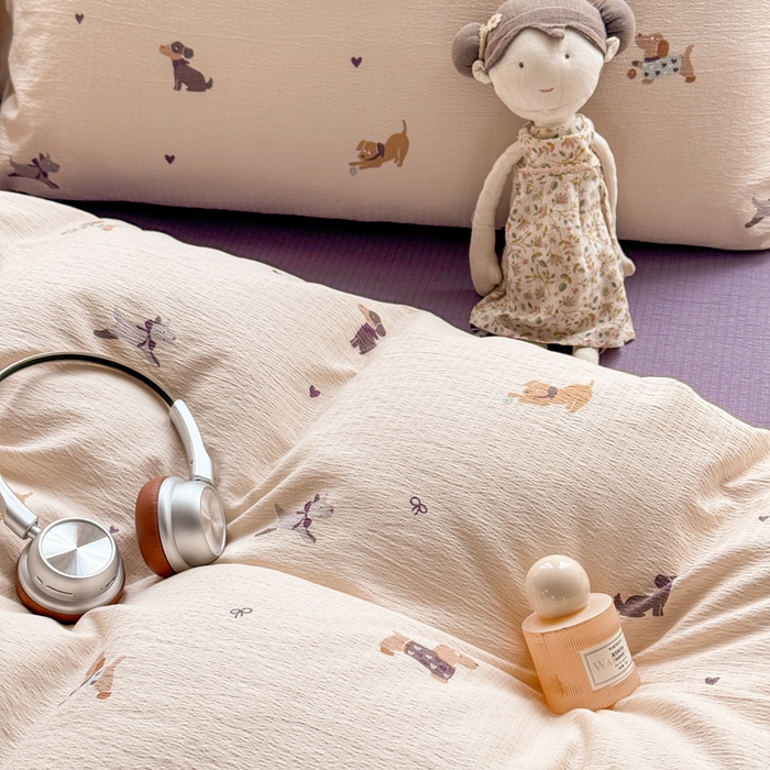 91家纺网 家纺一手货源 找家纺 丝芙妮家居 2026新款皱皱棉双层纱泡芙棉四件套 假日小狗